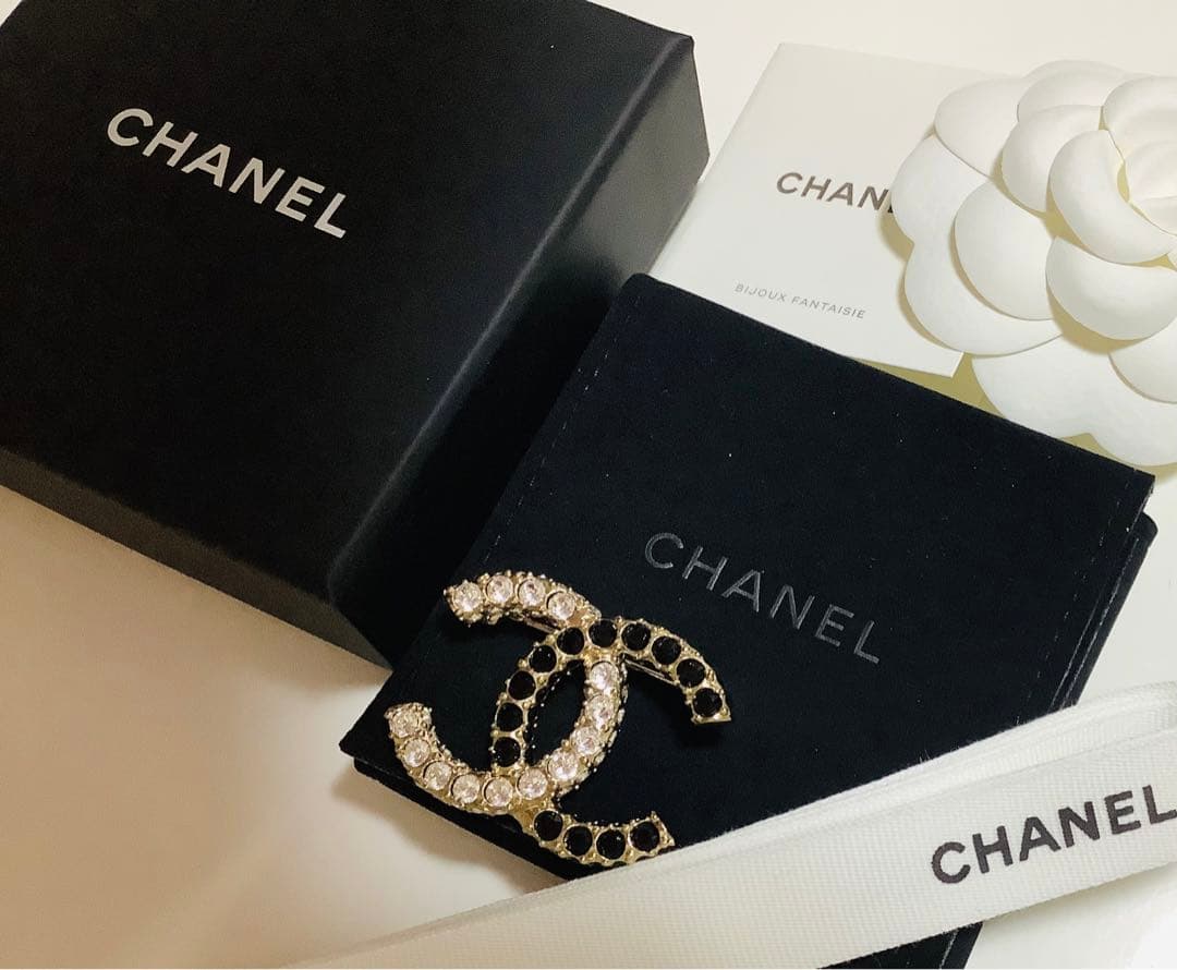 シャネルCHANELブローチCCマークブラックスパンコール限定新品安心鑑定セール