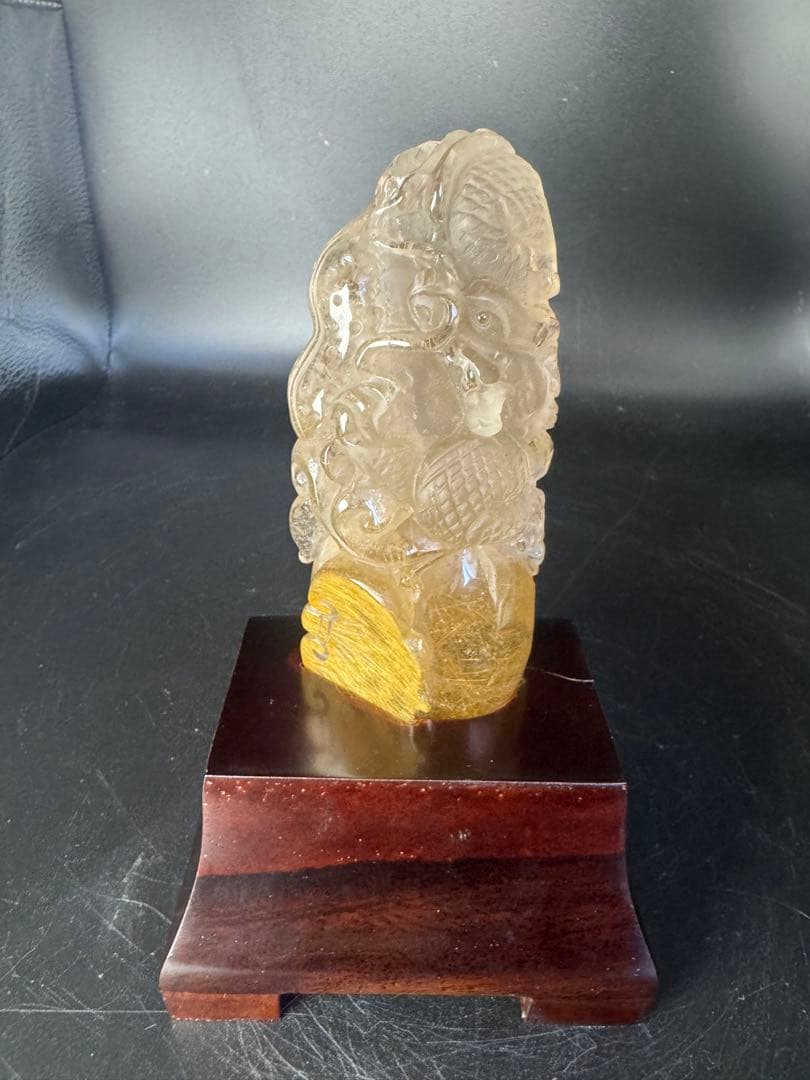 ルチル龍彫り　天然石　台座付き