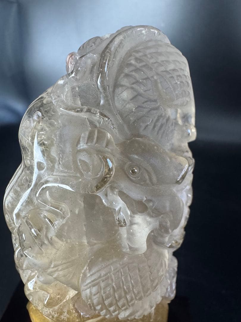 ルチル龍彫り　天然石　台座付き