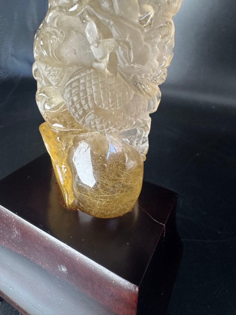 ルチル龍彫り　天然石　台座付き