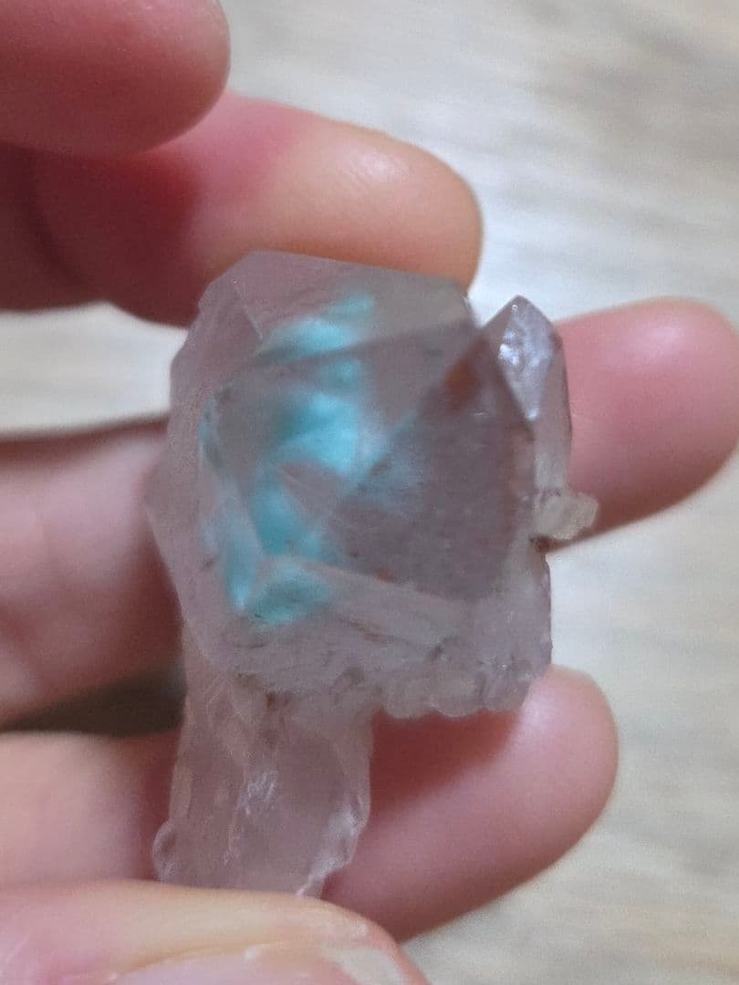アホー石入り水晶　ajoite in quartz アホーアイト　鉱物　希少石