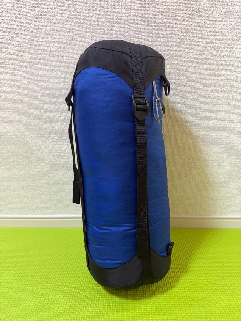 美品 ISUKA イスカ シュラフ 寝袋＋ウルトラライトコンプレッションバッグ