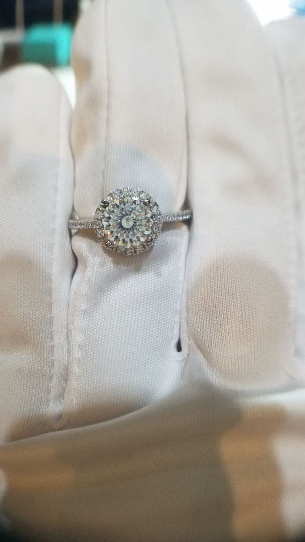 N.ページ！最高級モアサナイト　100面カット　1カラット　ヘイローリング