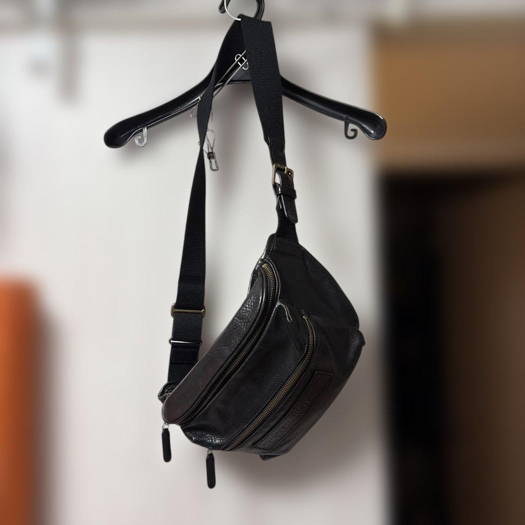 FELISIフェリージオールブラックレザーボディバッグ