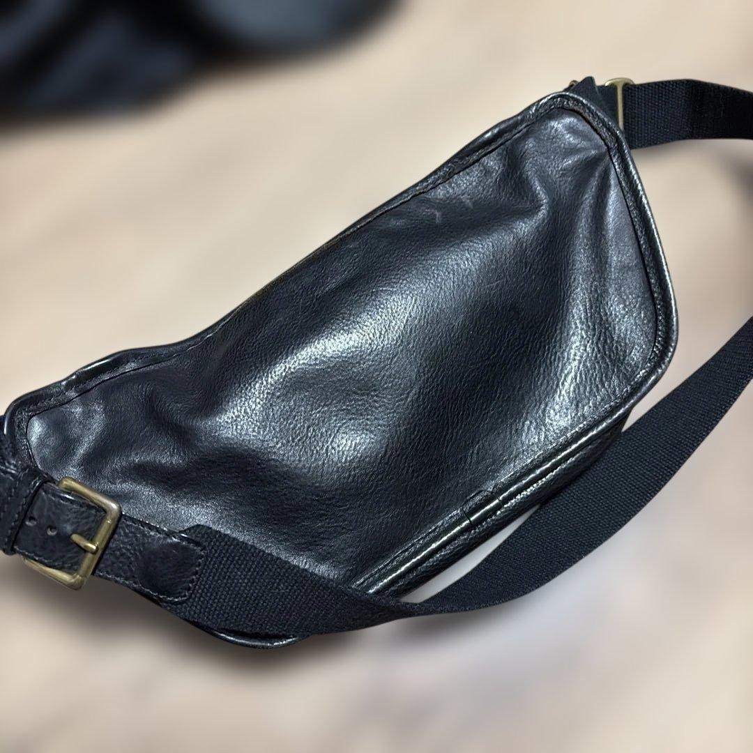 FELISIフェリージオールブラックレザーボディバッグ