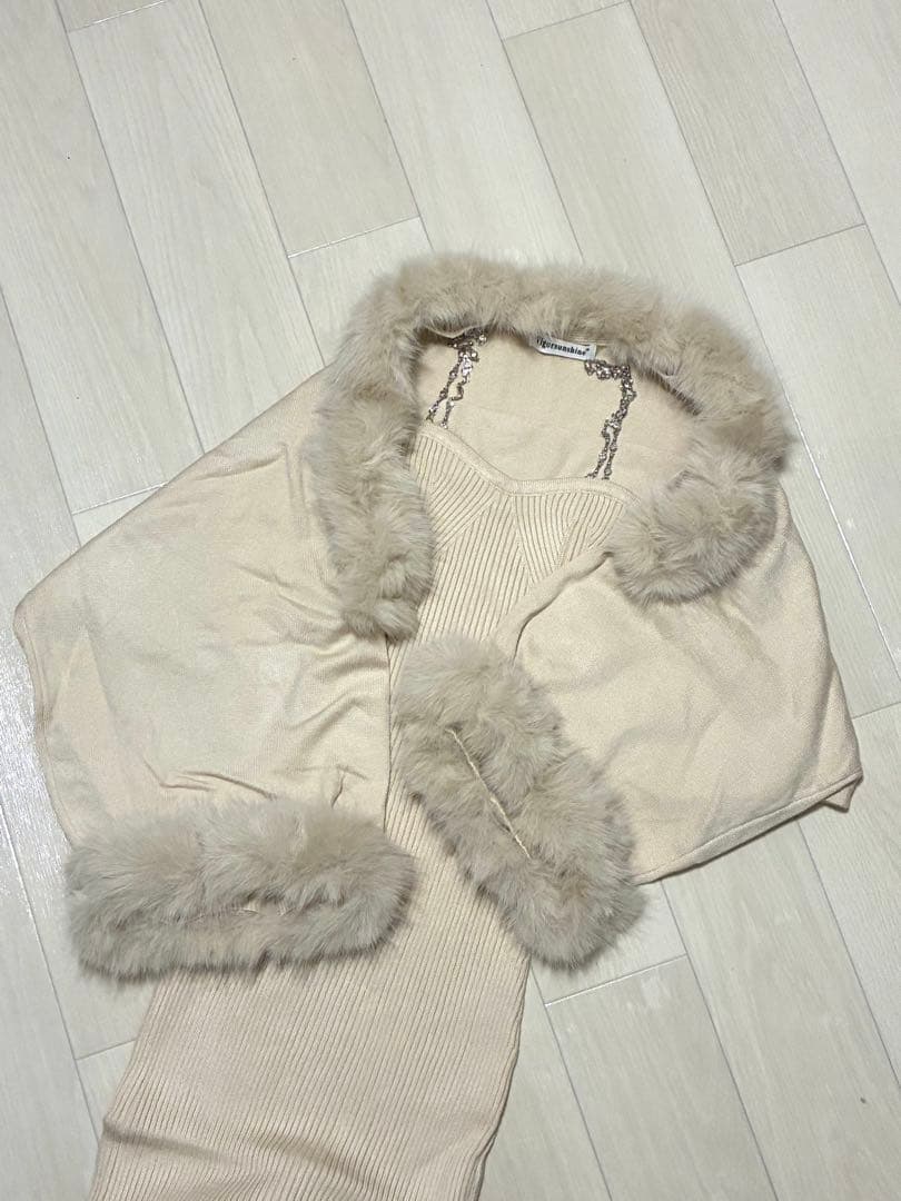 《大人気》elmyu ファーポンチョカーデ×チェーンワンピset パーティー白