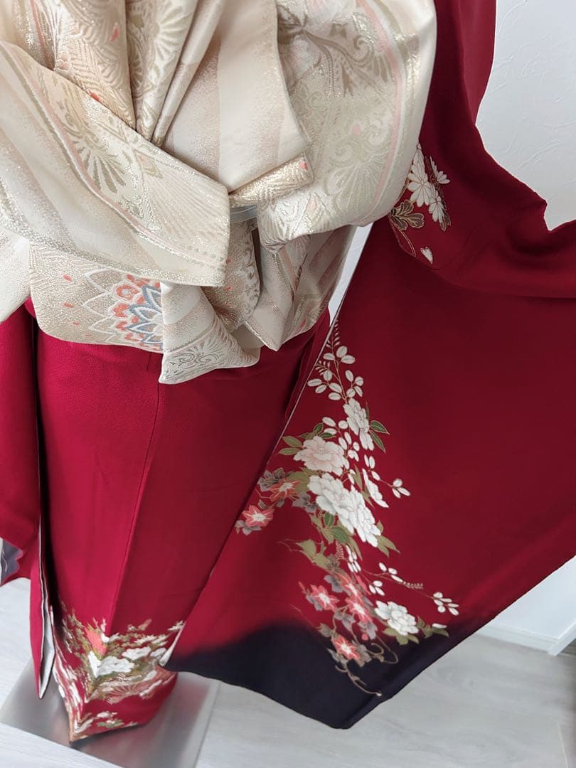美品　王道カラー　正絹振袖フルセット　赤色 花柄　刺繍　豪華