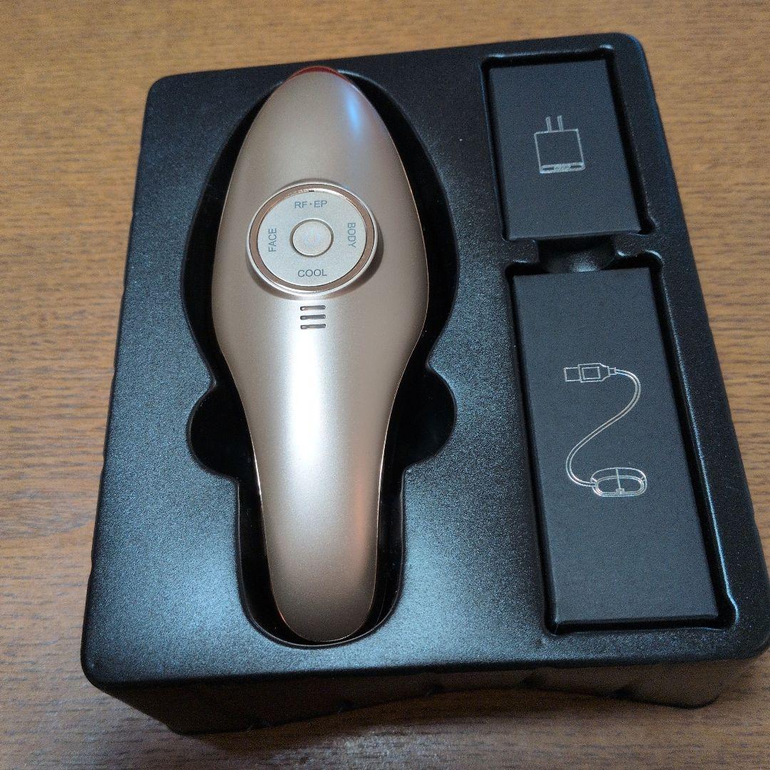 MEラボンエクラ 美顔器　　 美容家のIKKOさんプロデュース