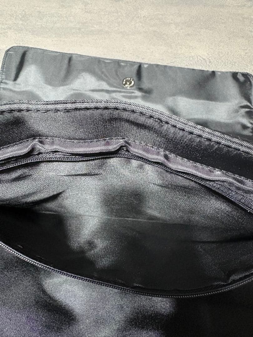 ☆男女兼用☆GIORGIO ARMANI メッセンジャーバッグ　レザーA4収納