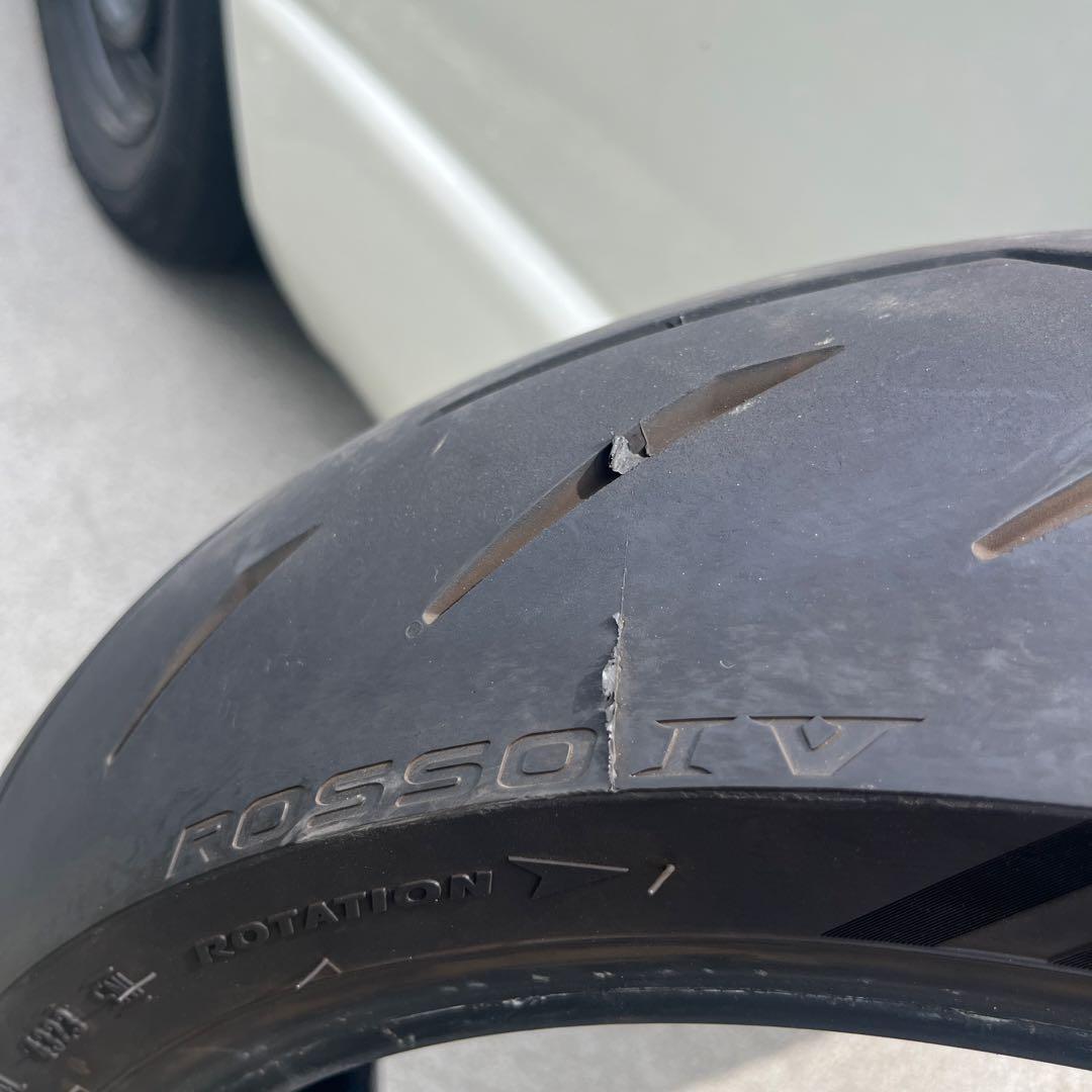 ピレリ　Diablo Rosso 4 タイヤ