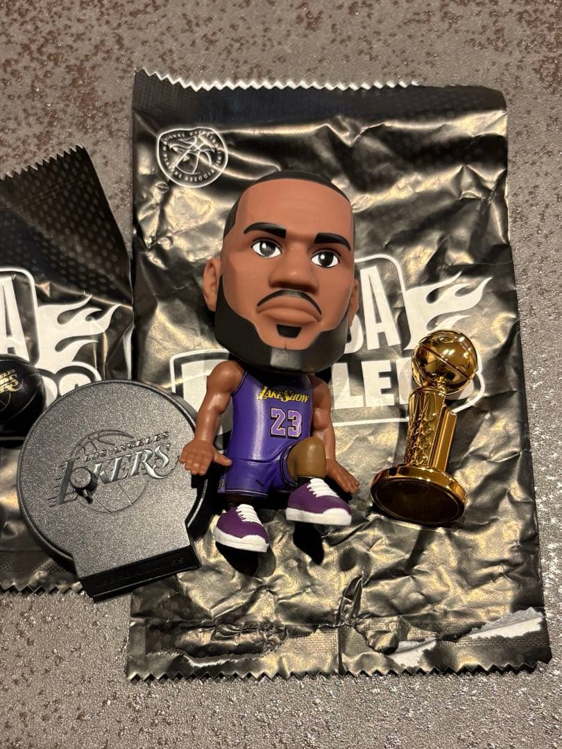 NBA Ballers フィギュア　レブロンジェームズ