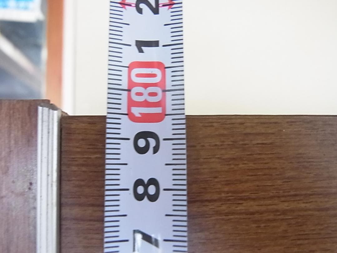 レトロポップ　食器棚　ダブルアーチ窓　木目調　傷や汚れあり