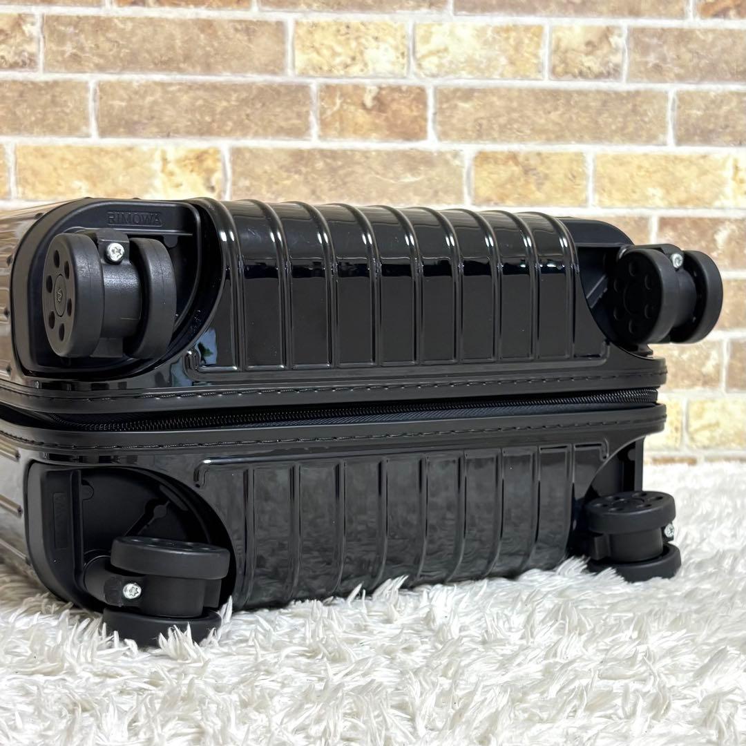 【美品】 リモワ エッセンシャル ライト キャビンU キャリーケース 28L