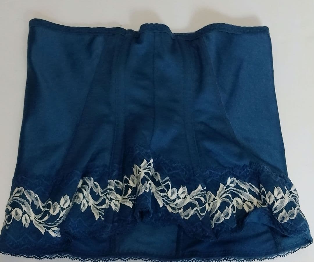 刺繍入り青ボディスーツ L-70