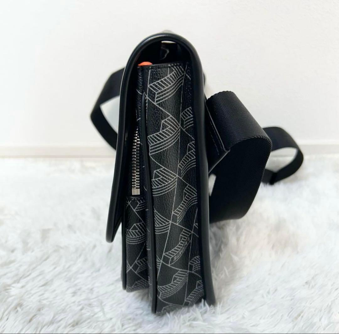 LACOSTE ザブレンド モノグラムフラップメッセンジャーバッグ