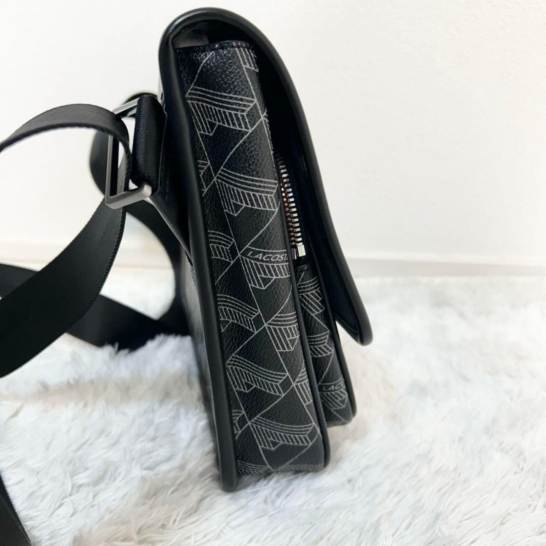 LACOSTE ザブレンド モノグラムフラップメッセンジャーバッグ