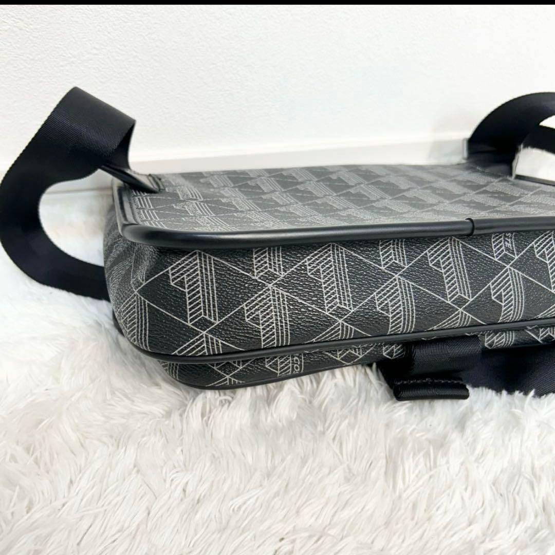 LACOSTE ザブレンド モノグラムフラップメッセンジャーバッグ