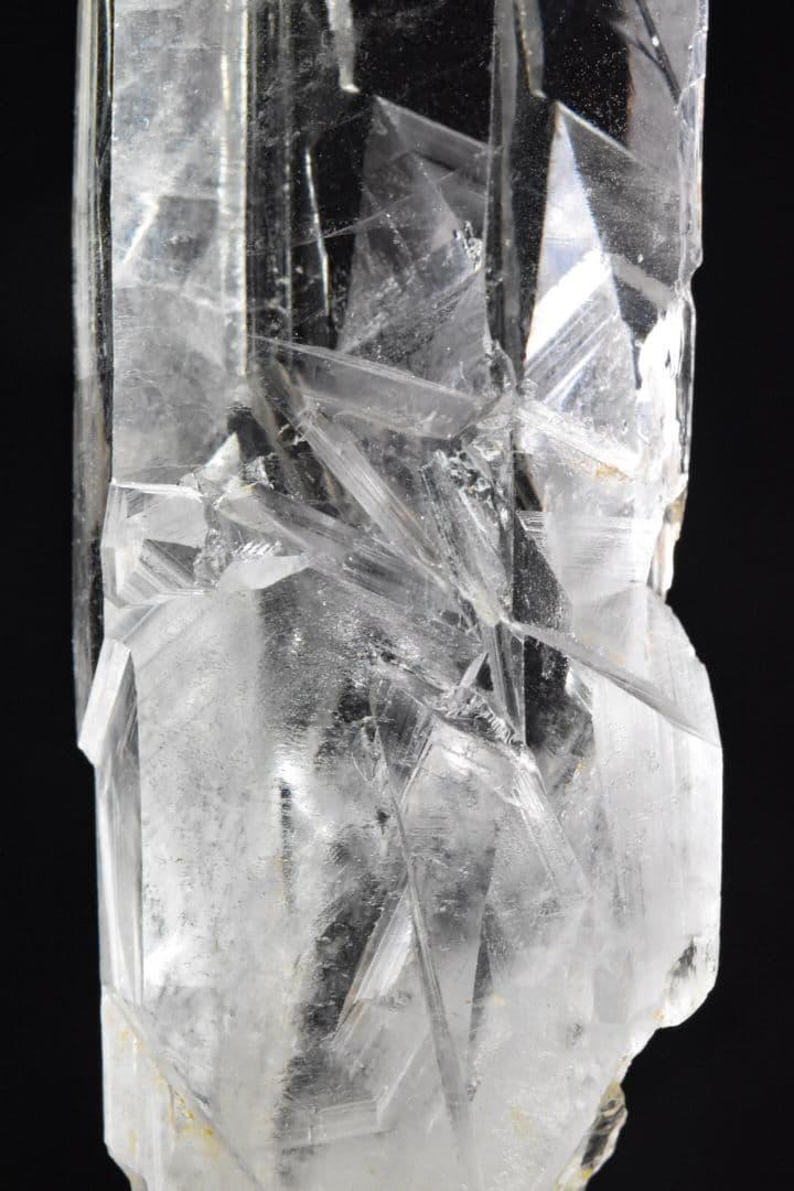 ガネーシュヒマール ラパ産 剥離痕だらけのクリアポイント