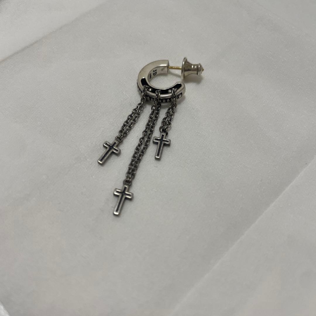 ジャスティンデイビス　DANGLING CROSS ピアス
