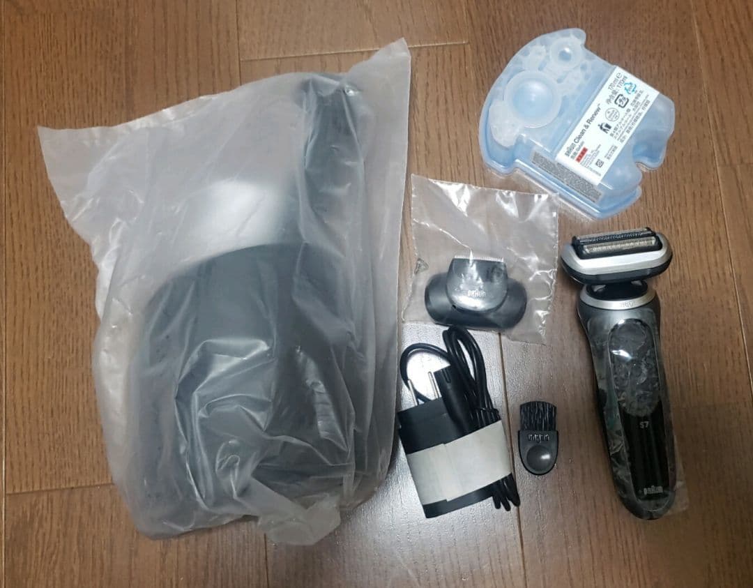 A*N様 早い者勝ちです！ブラウン シェーバー シリーズ7 　72-G7500c