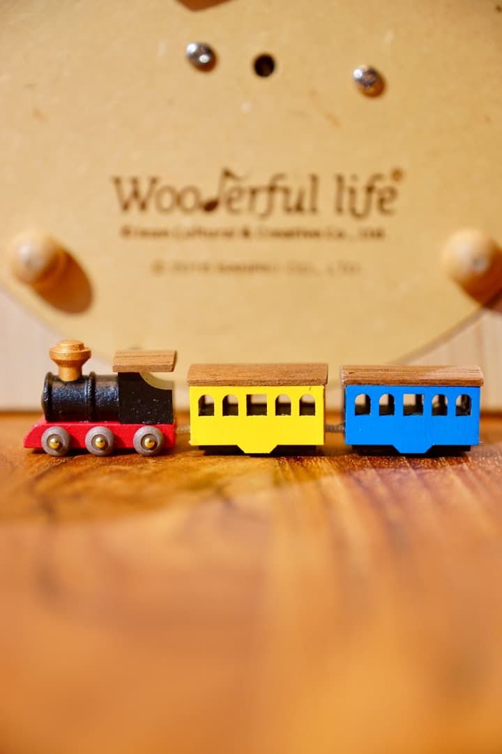 【美品】「木製ジオラマオルゴール」特注アクリルケース付／♬「線路は続くよ」