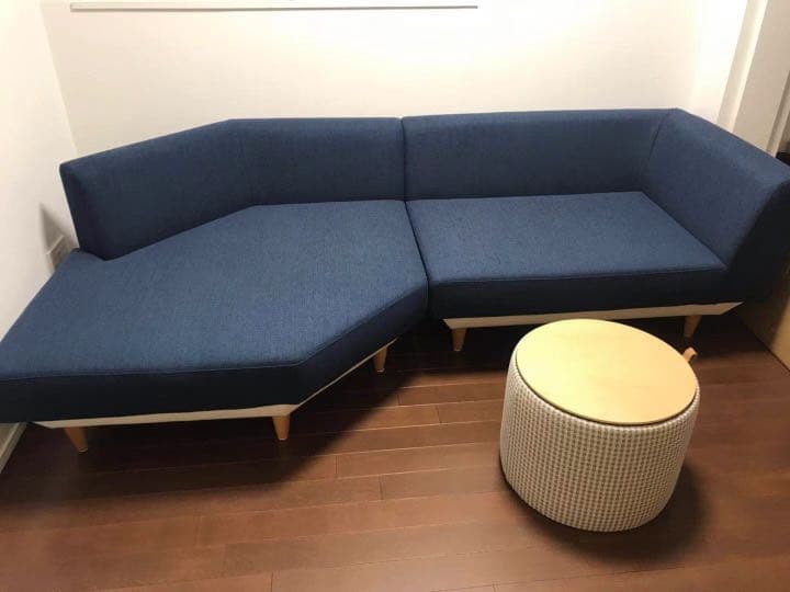 おしゃれで大きめのカウチソファ