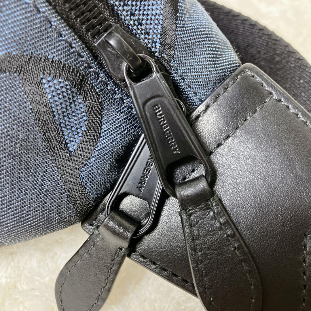 【美品】BURBERRY バーバリー TBロゴ ボディバッグ 総柄 ネイビー