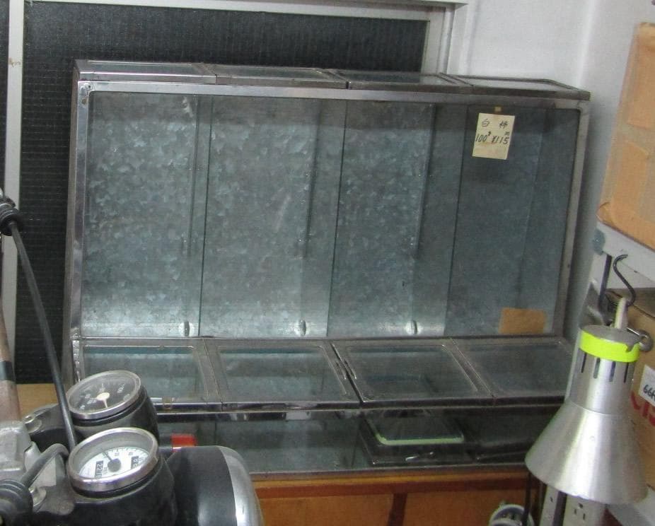 昔のお菓子屋さんのガラス什器 横90cm奥行36cm高さ60cm