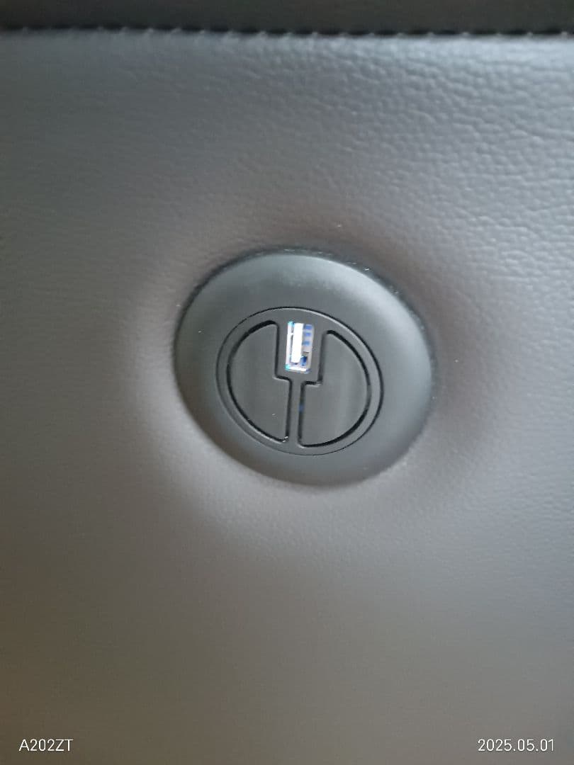 ニトリ Nビリーバ 電動リクライニング3人掛けソファ ダークブラウン