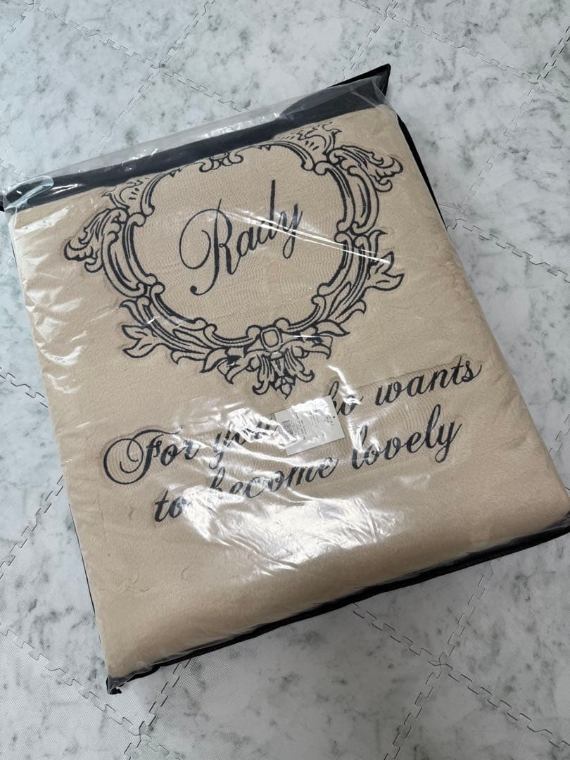 Rady ラビットタッチラグマット ベージュ