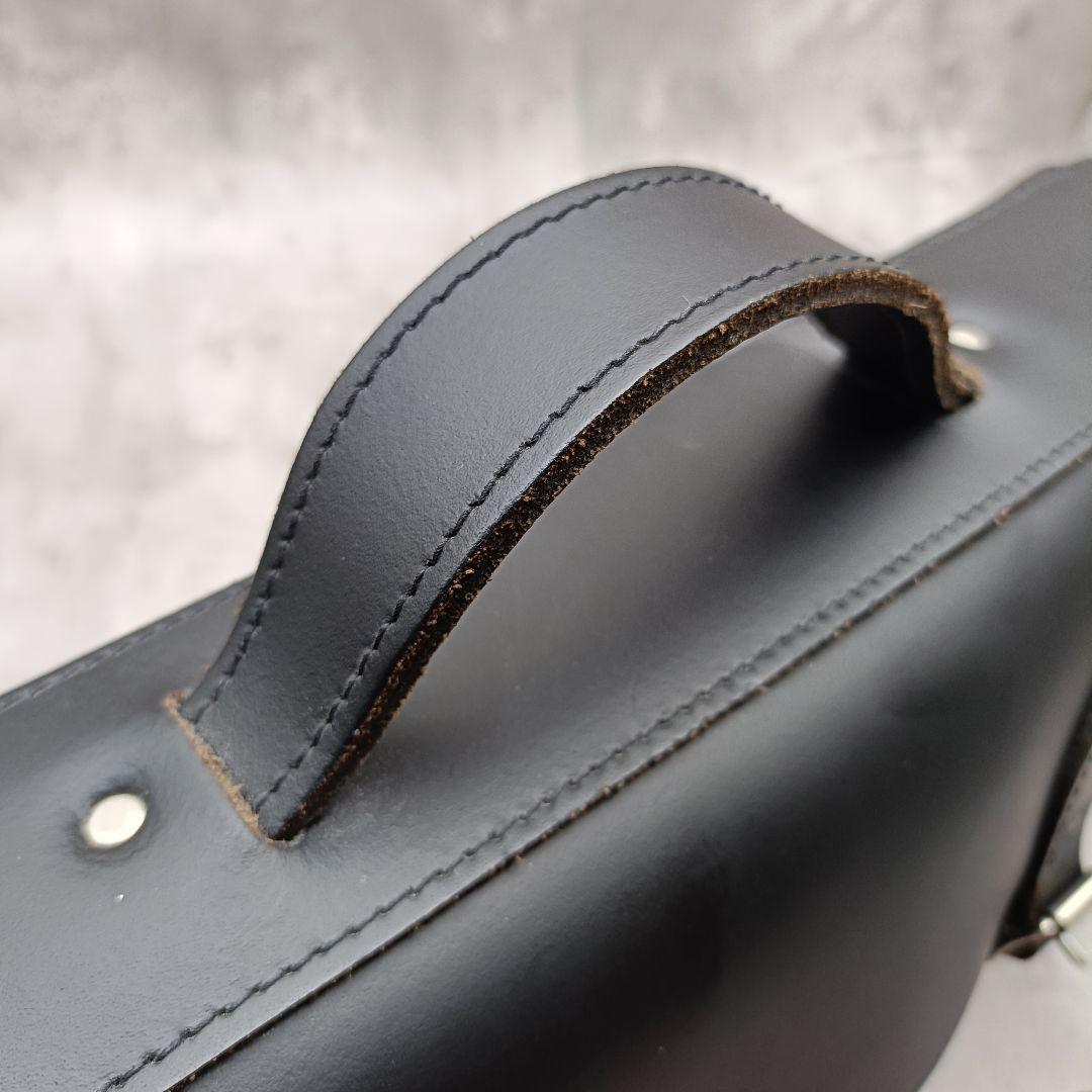 極美品 ブレディー サッチェルバッグ エンボスロゴ入り メッセンジャーバッグ 黒