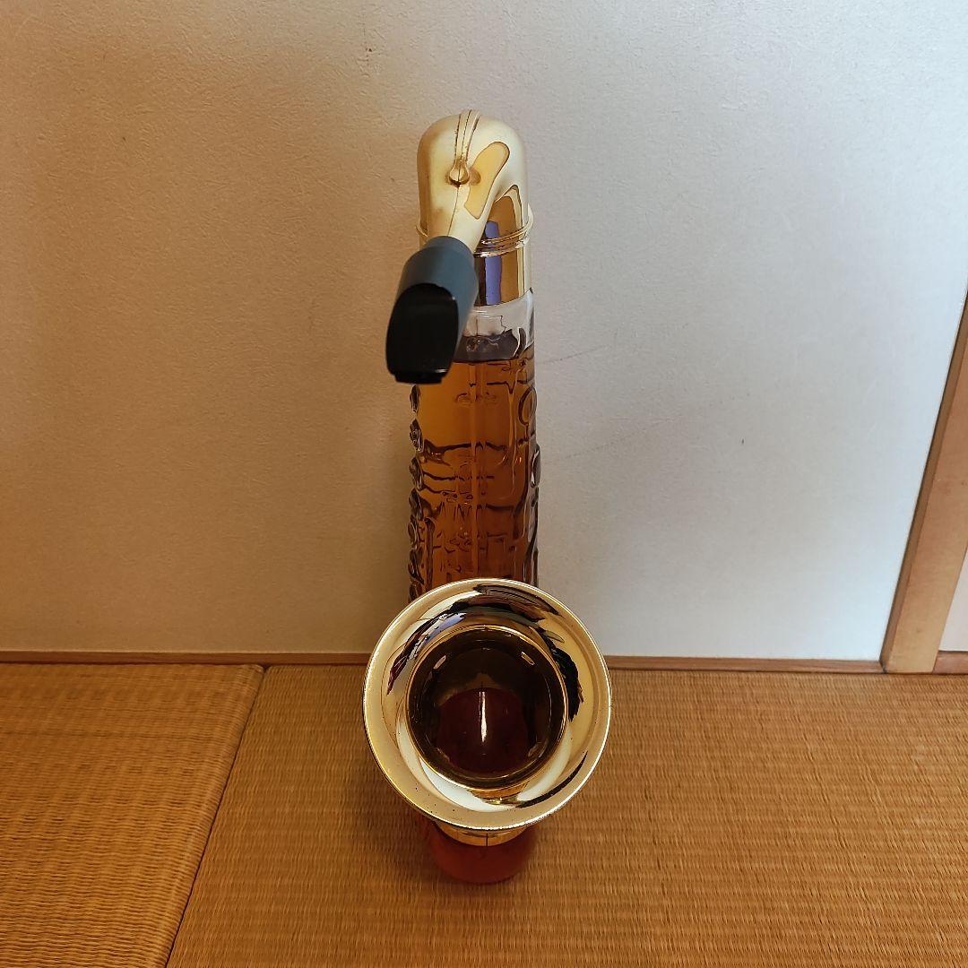 サクソフォン型ウイスキー