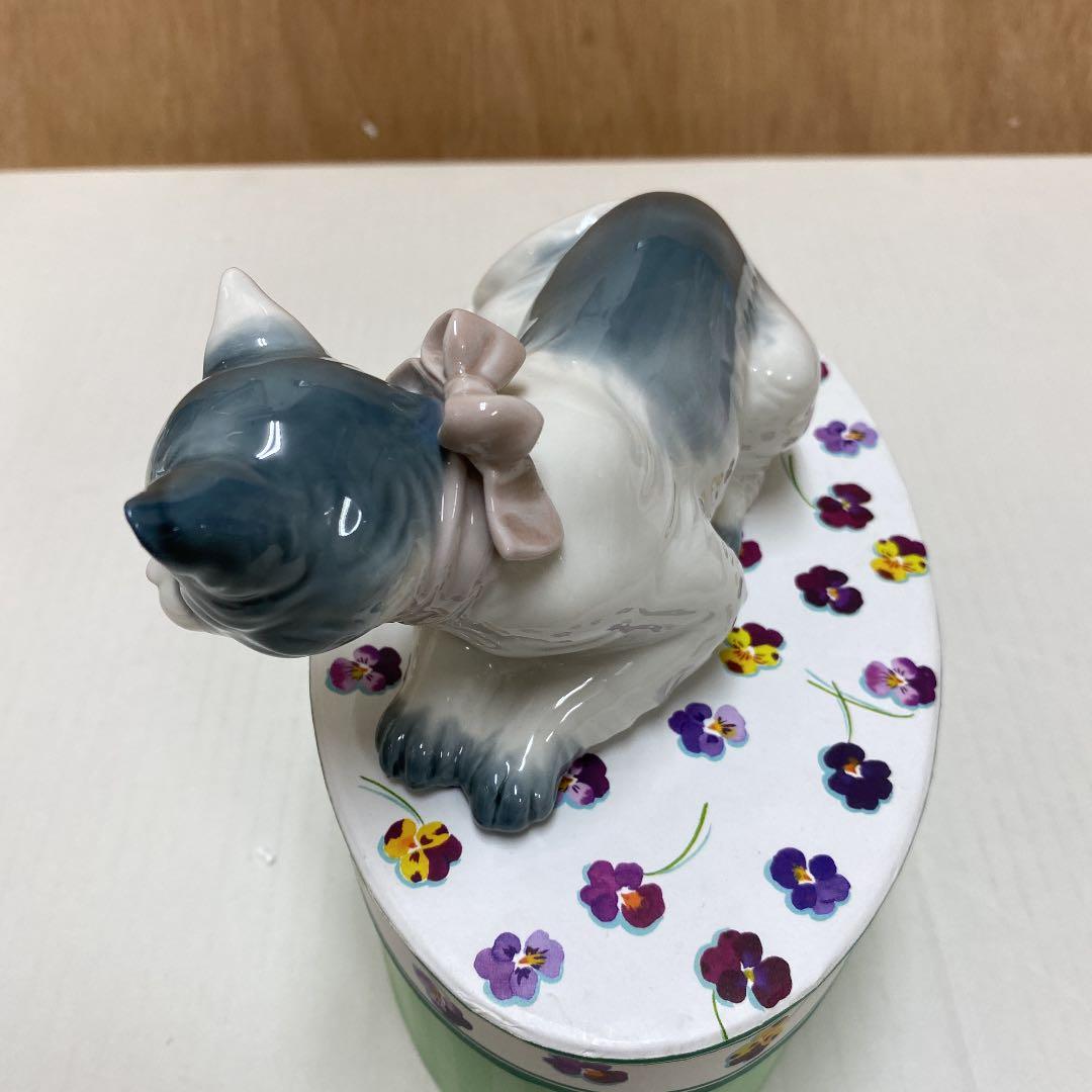 リヤドロ　リボン　猫　フィギュリン