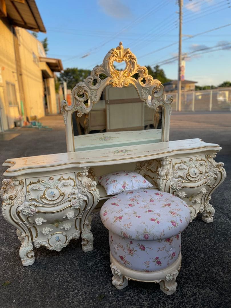 アンティーク調　デザインドレッサー　イスセット　西洋風　中古品