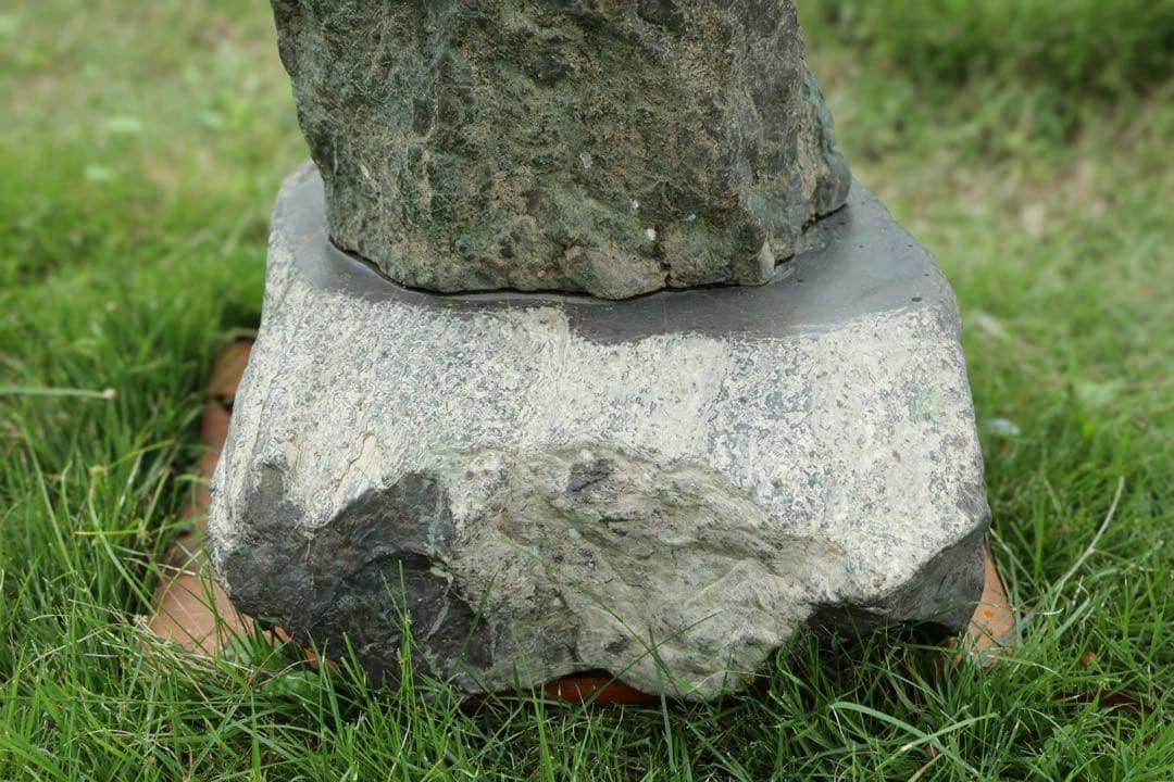 佐渡赤玉石 碧玉　五色石 灯籠 石灯籠 天然石 庭石 茶庭 坪庭 オブジェ 骨董