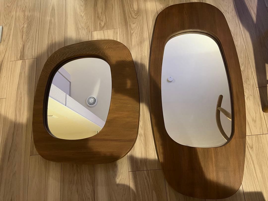 オーバル形状の壁掛け鏡2点セット