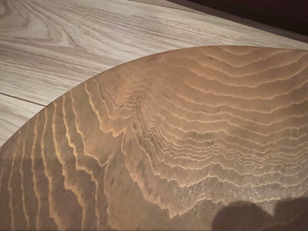 オーバル形状の壁掛け鏡2点セット