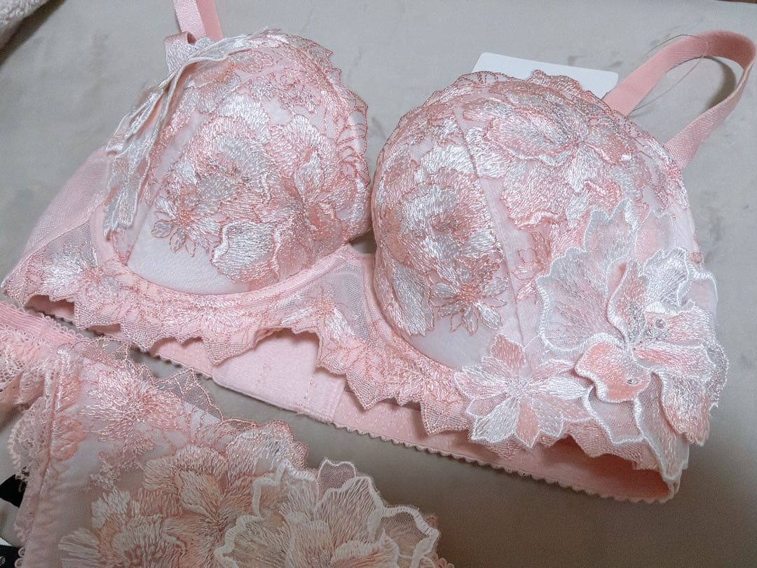 SALE【新品タグ付き】E65 サルートブラ＆ソングセット　ピンク Salute