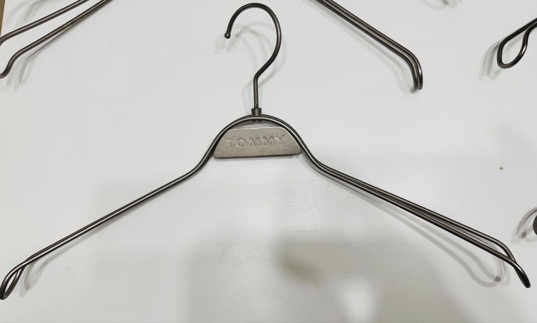  金属製衣類ハンガー 20本セット　トミー