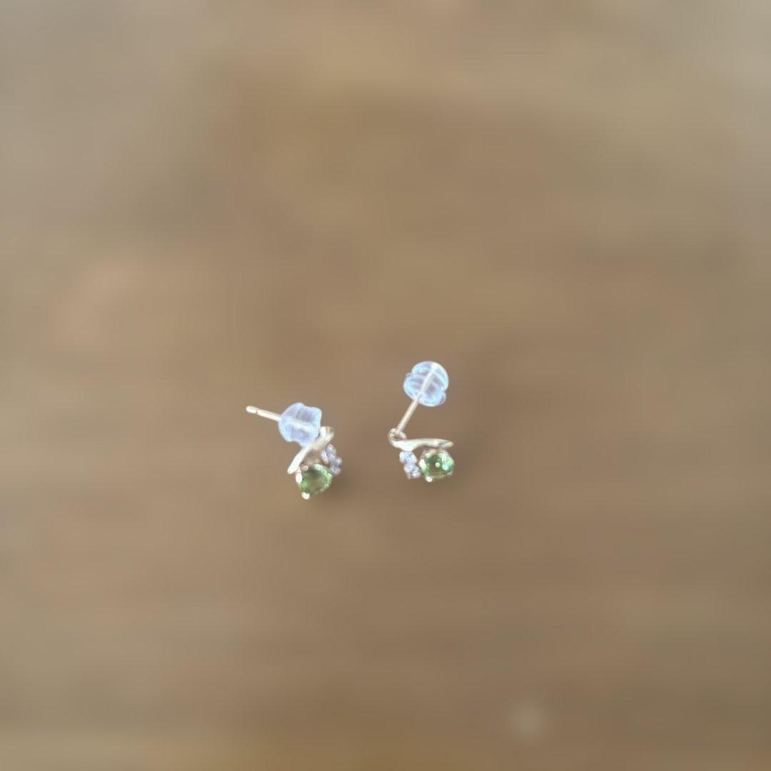 K18ペリドットピアス