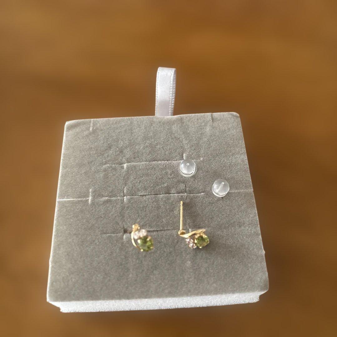 K18ペリドットピアス