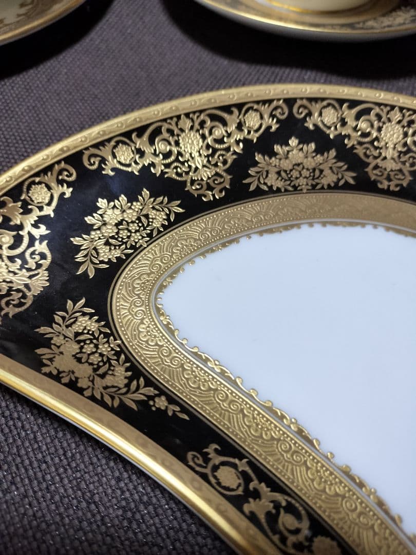 世界最高級ブランド　クレッセント皿　アフタヌーンティーなど