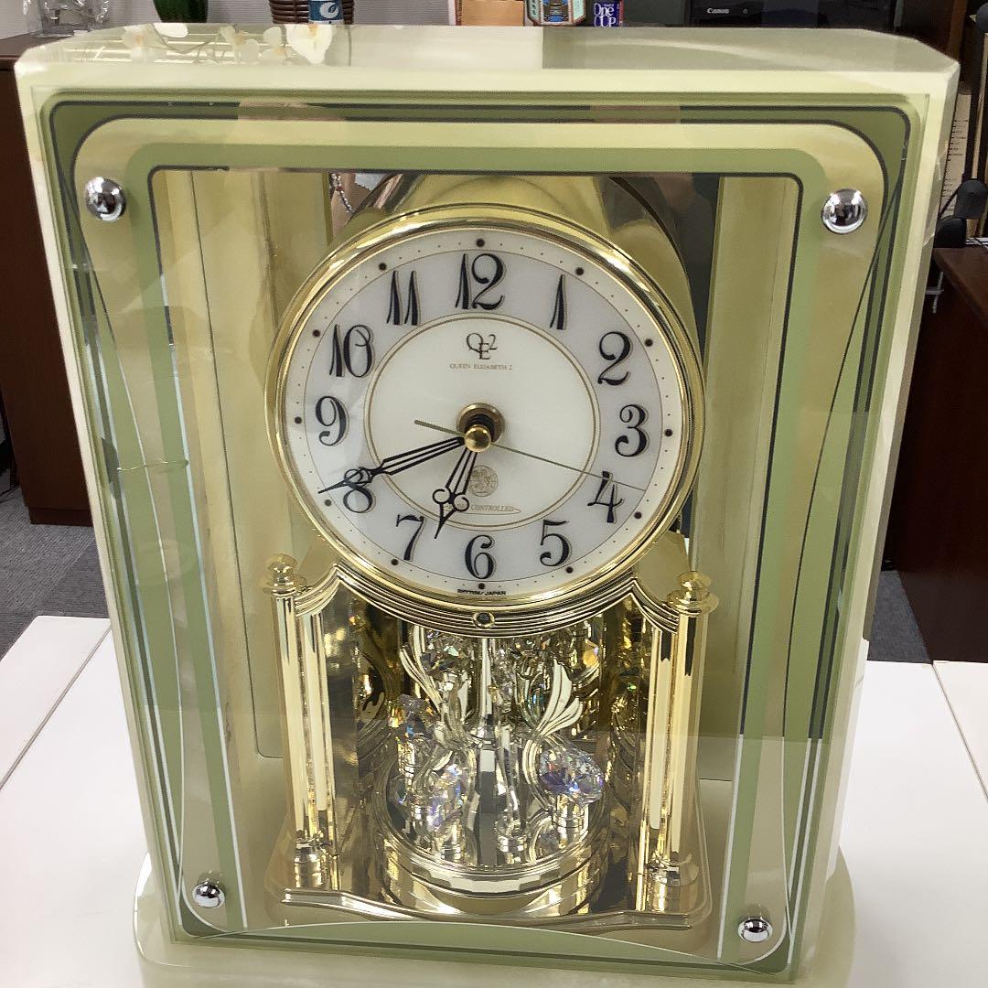 大理石の存在感の有る、重厚な置き時計です。