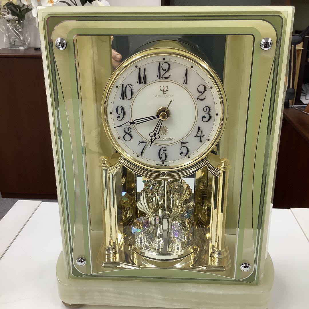 大理石の存在感の有る、重厚な置き時計です。