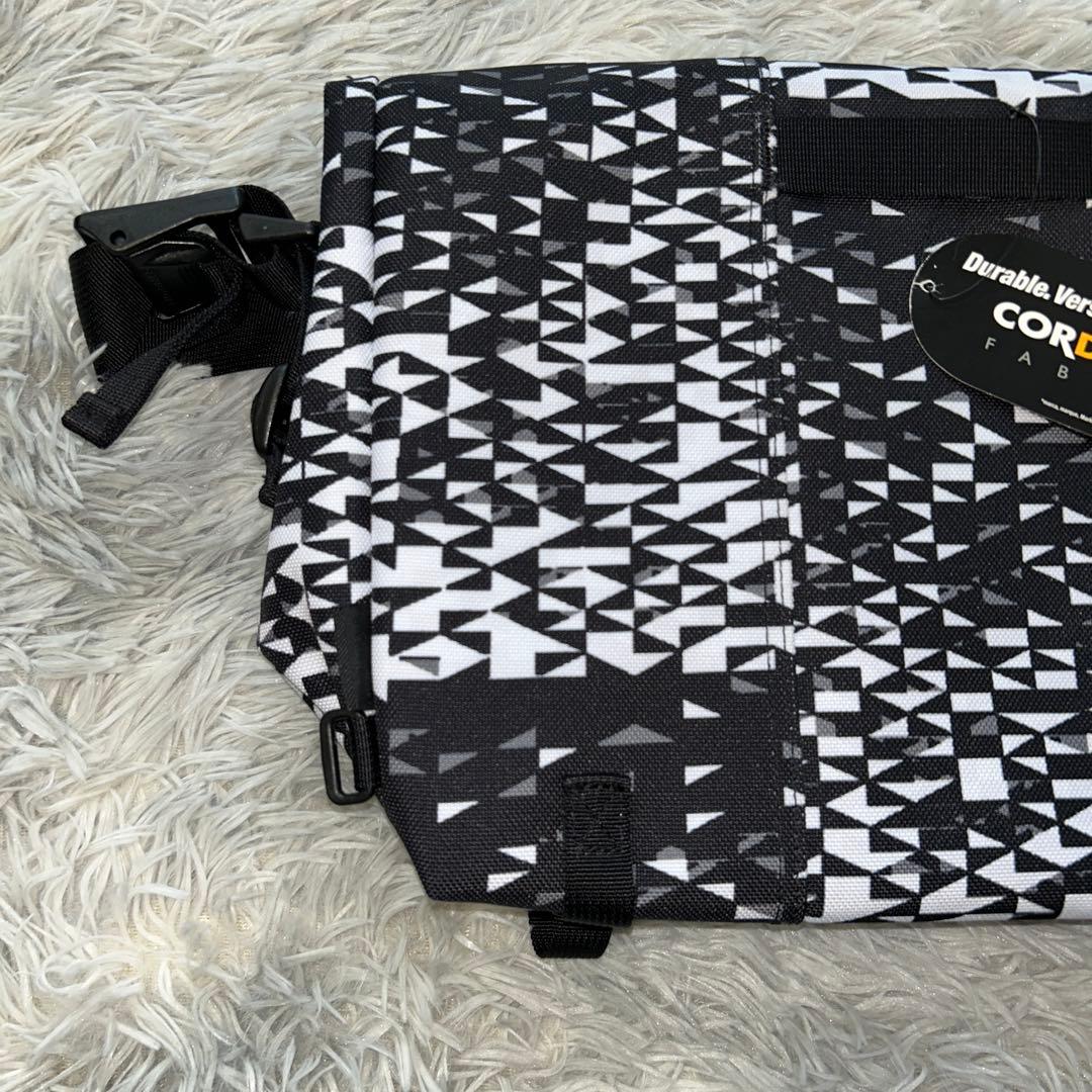 【新品】TIMBUK2 クラシックメッセンジャーバッグ Sサイズ 幾何学模様