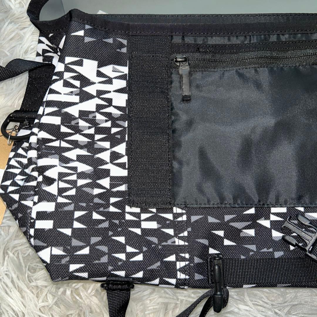 【新品】TIMBUK2 クラシックメッセンジャーバッグ Sサイズ 幾何学模様