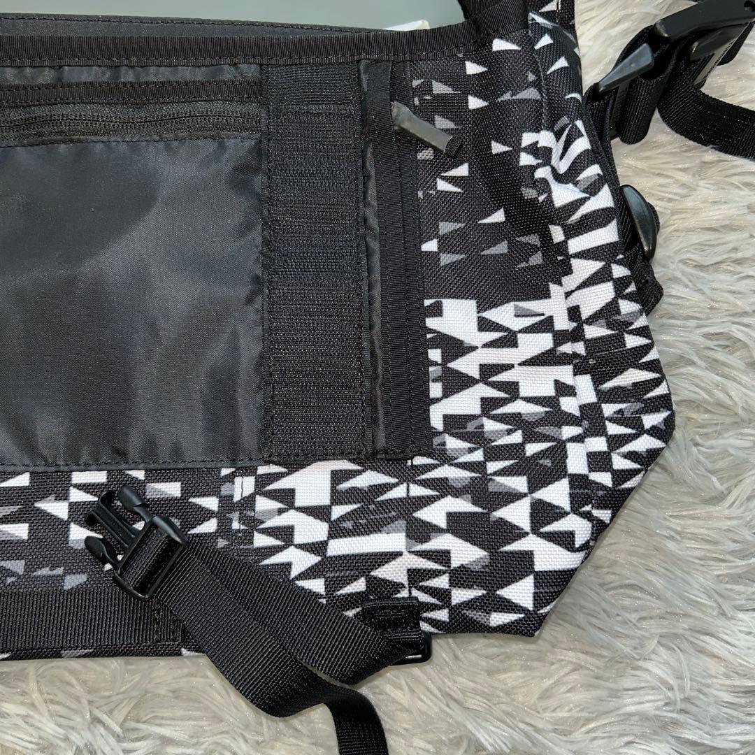 【新品】TIMBUK2 クラシックメッセンジャーバッグ Sサイズ 幾何学模様