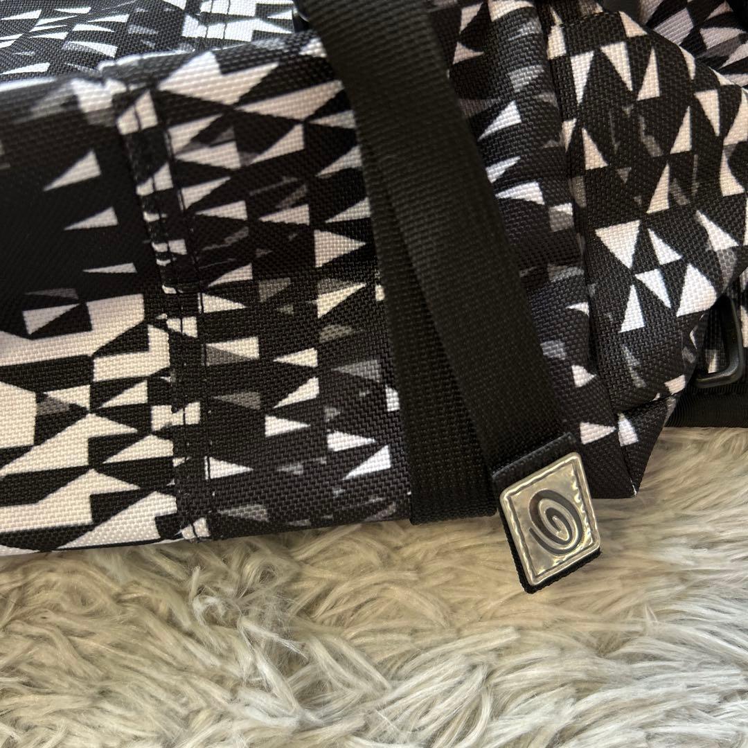 【新品】TIMBUK2 クラシックメッセンジャーバッグ Sサイズ 幾何学模様