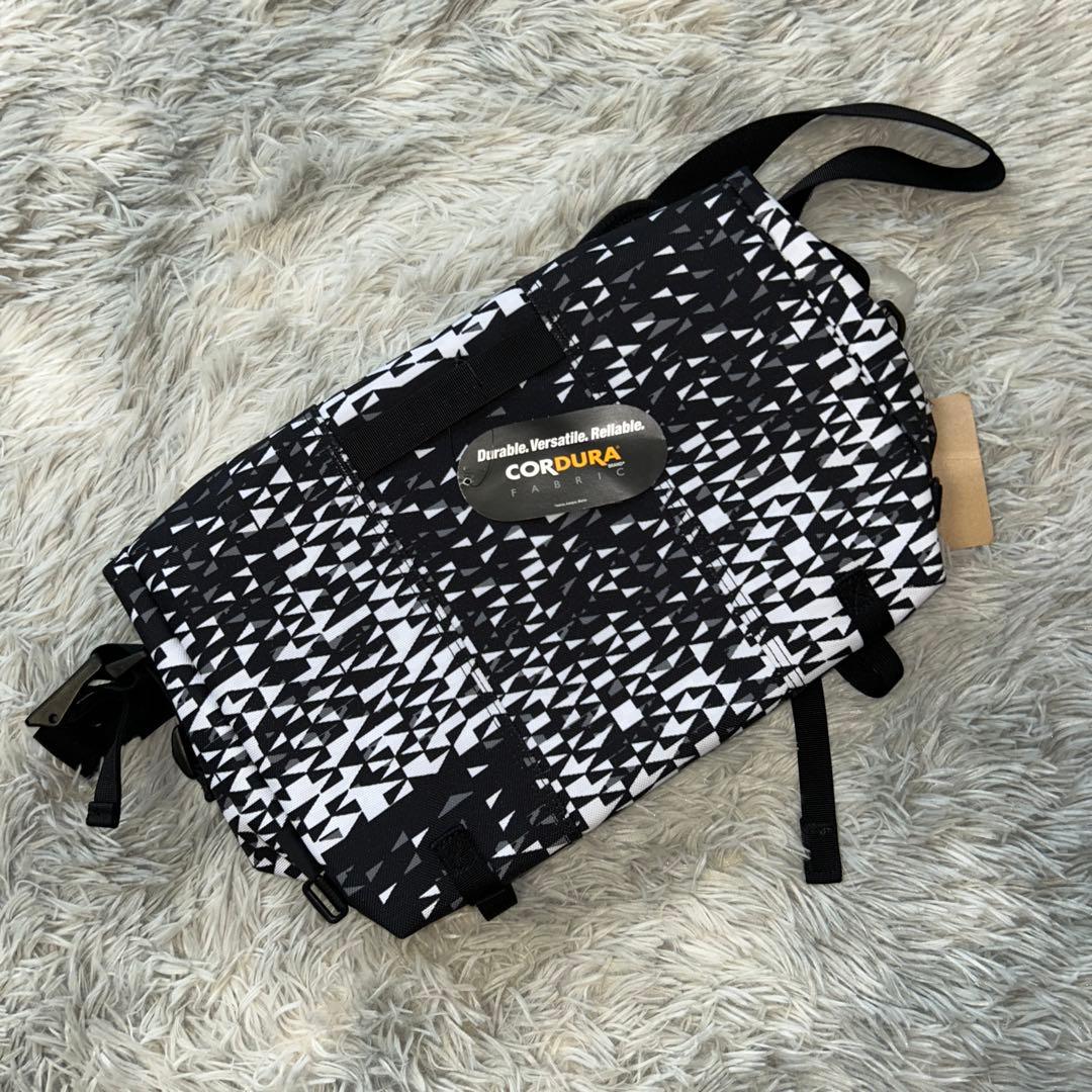 【新品】TIMBUK2 クラシックメッセンジャーバッグ Sサイズ 幾何学模様