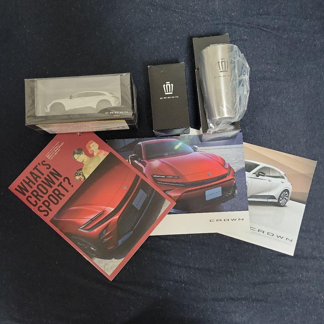 非売品ノベルティー　トヨタ　クラウンスポーツ　ミニカー　タンブラー2個セット